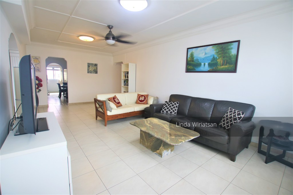 Woodlands Street 81 thumbnail photo